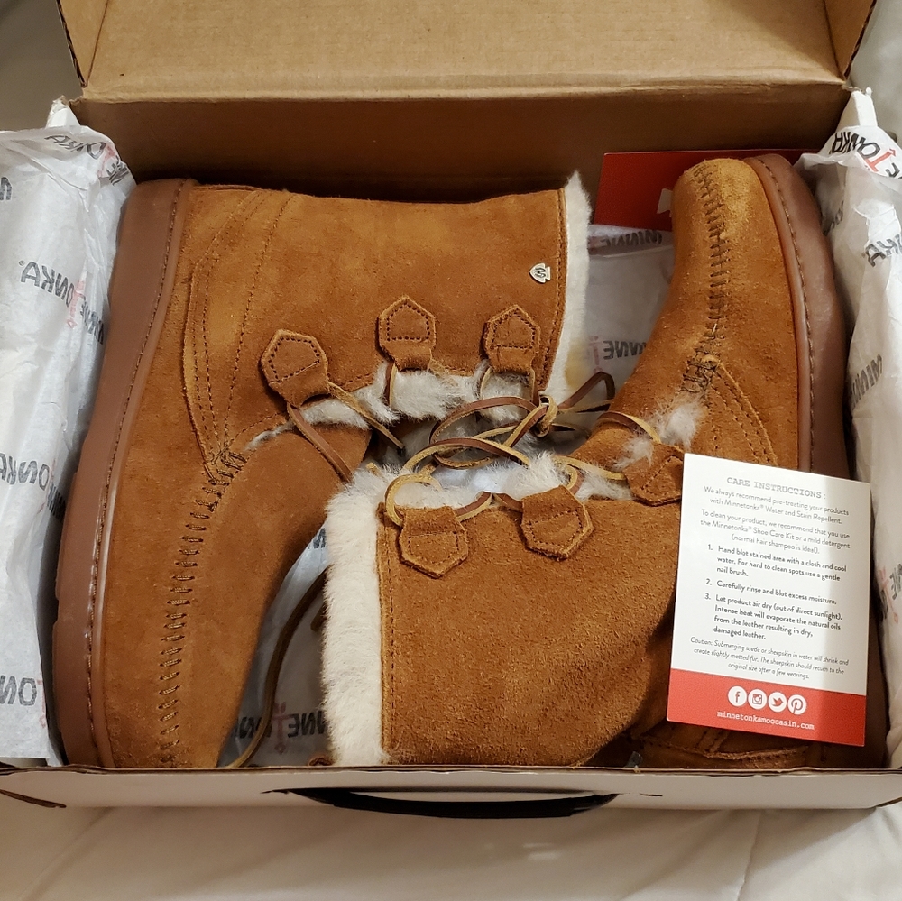 Minnetonka Juniper Boots in Honey - Picture 10 of 14